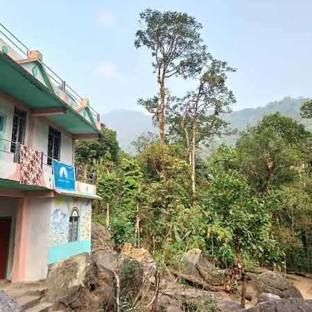 Odyssey Stays Nongriat - 3Kms Trek From Main Road 乞拉朋齐 外观 照片